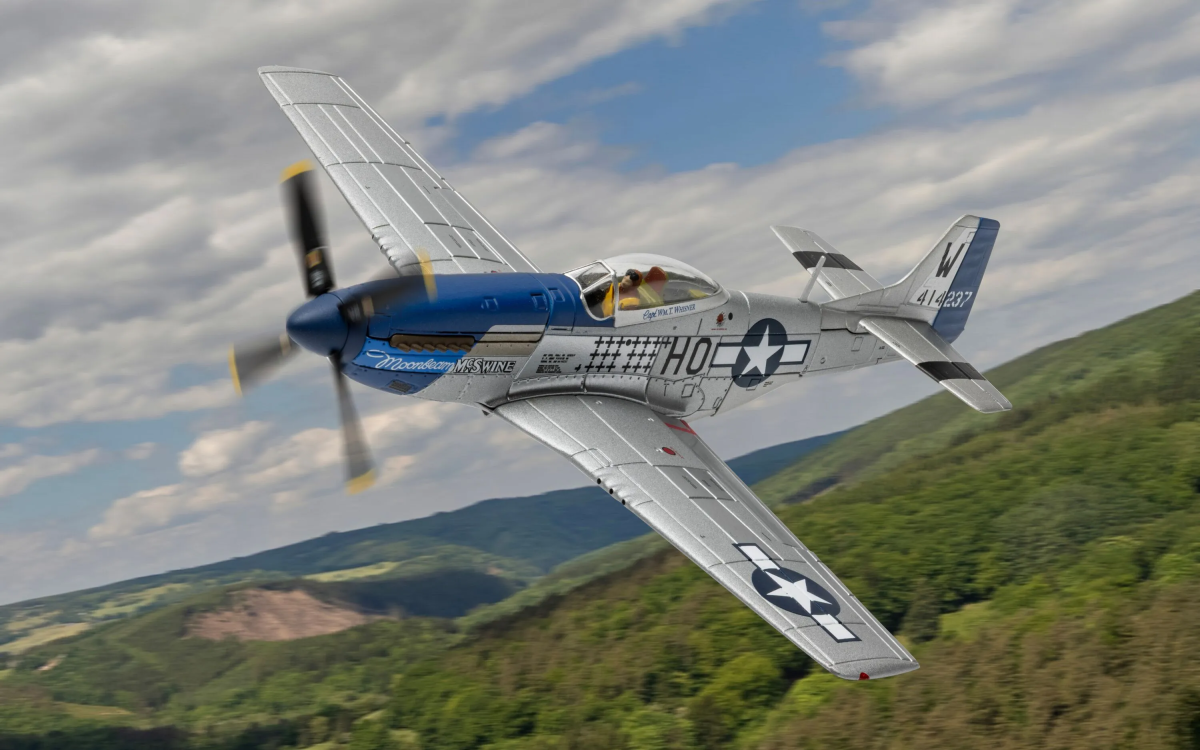 AA27709 | Corgi 1:72 | North American P-51D Mustang, Moonbeam McSwine, William T. Bill Whisner Jr, 1945