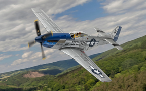 AA27709 | Corgi 1:72 | North American P-51D Mustang, Moonbeam McSwine, William T. Bill Whisner Jr, 1945