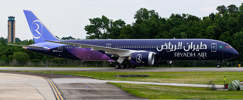 AV4173 | Aviation 400 1:400 | Boeing 787-9 Dreamliner Riyadh Air N8572C (detachable magnetic undercarriage)