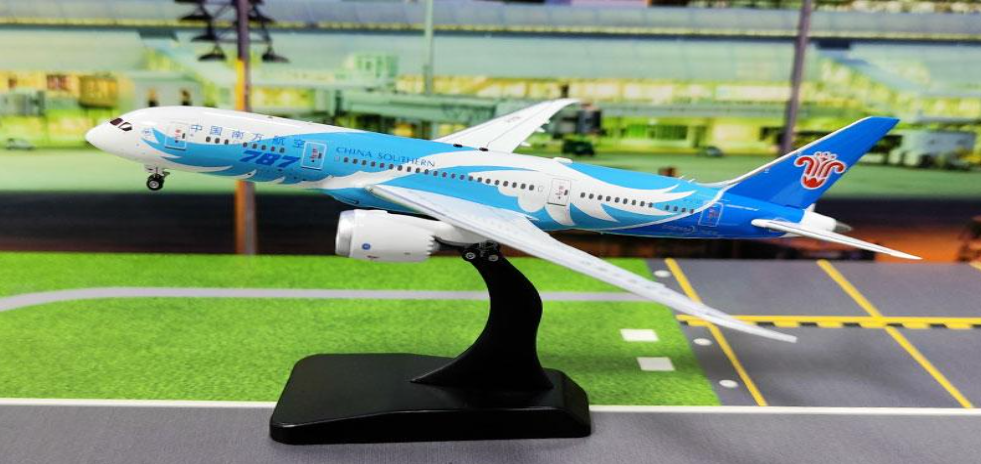 AV4238 | Aviation 400 1:400 | Boeing 787-8 Dreamliner China Southern Airlines B-2726  | is due August 2024