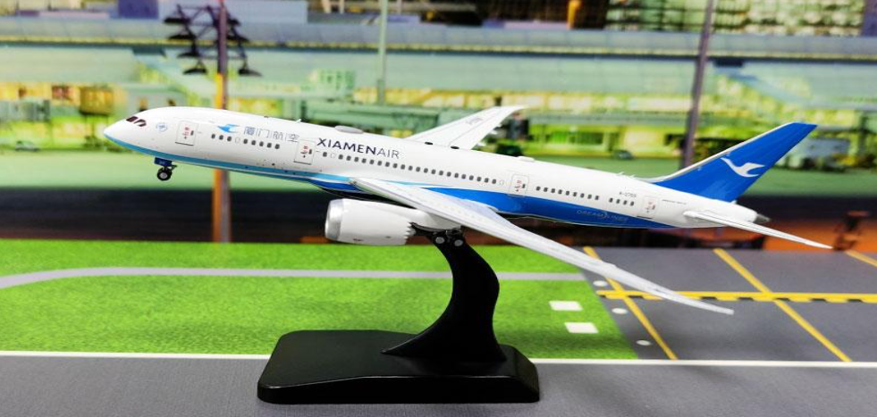 AV4239 | Aviation 400 1:400 | Boeing 787-8 Dreamliner Xiamen Airlines B-2769  | is due August 2024