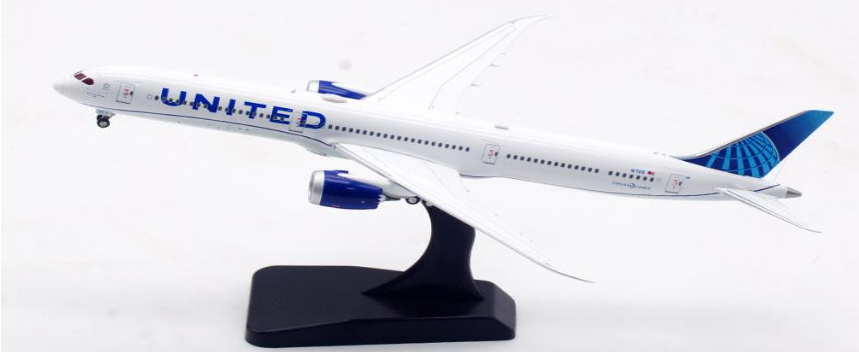 AV4235 | Aviation 400 1:400 | Boeing 787-10 Dreamliner United Airlines N17015 detachable gear | is due September 2024