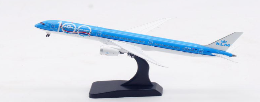 AV4230 | Aviation 400 1:400 | Boeing 787-10 Dreamliner KLM Royal Dutch Airlines PH-BKA detachable gear | is due September 2024