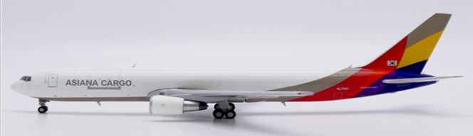 XX40687 | JC Wings 1:400 | Boeing 767-300F Asiana Cargo Reg: HL7507 | is due July 2025