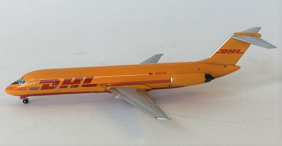 AC411030 | Aero Classics 1:400 | Douglas DC-9-32 DHL N909AX