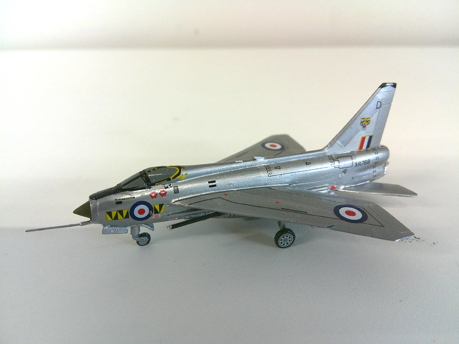 SF098 | SkyFame Models 1:200 | English Electric Lightning F.6, 'D' XR769, 74 Sqn., RAF Leuchars 1968