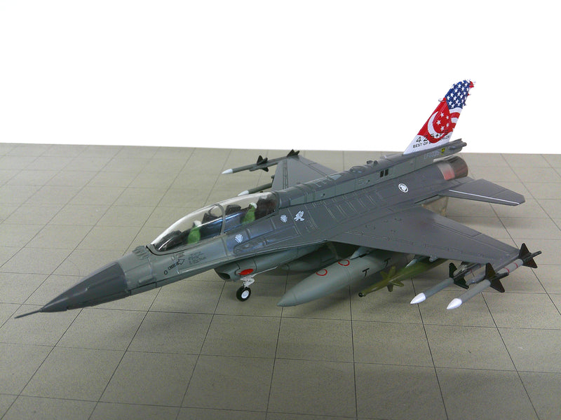 14+028 | 14+ Models 1:72 plastic | Lockheed F-16D 98-035 Republic of Singapore Air Force