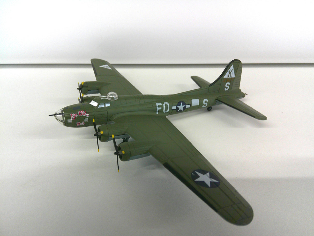 14+001 | 14+ Models 1:144 plastic Boeing B-17F 23167 FO:S US Army Air Force