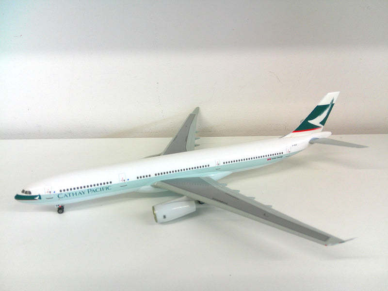 5000051000016 | Herpa 1:200 plastic | Airbus A330-300 Cathay Pacific B-HLS (Plastic Model) **PRE-OWNED**