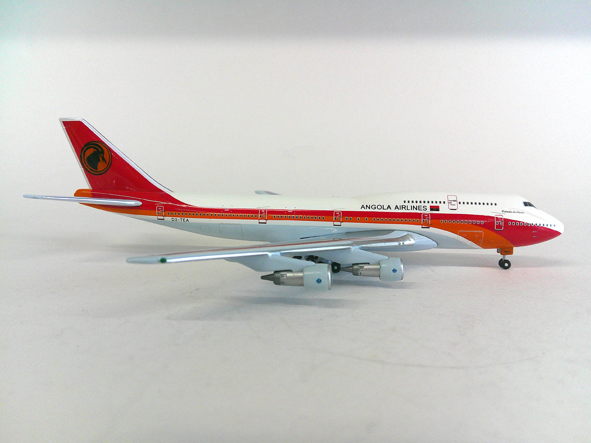 84060001 | Tucano Line 1:400 | Boeing 747-300 D2-TEA Angola Airlines **Pre Order**