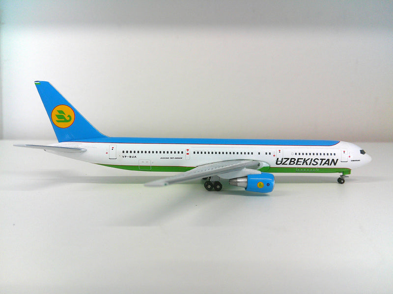 ACVPBUA | Aero Classics 1:400 | Boeing 767-300 VP-BUA Uzbekistan **Pre Owned**