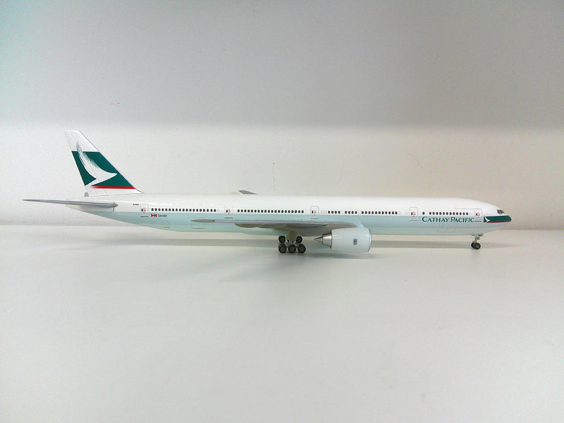 5000051000542 | Herpa 1:200 Plastic | Boeing 777-300, Cathay Pacific B-HNO (Plastic Model) **PRE-OWNED**