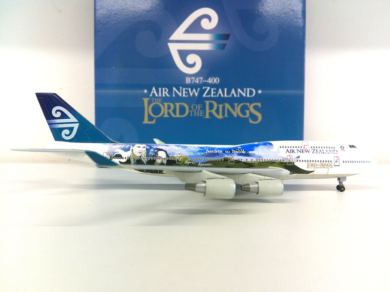 Dragon DRWZKSUJ | Wings 1:400 | Boeing 747-400 ZK-SUJ Air New Zealand "Lord of the Rings" **PRE OWNED**