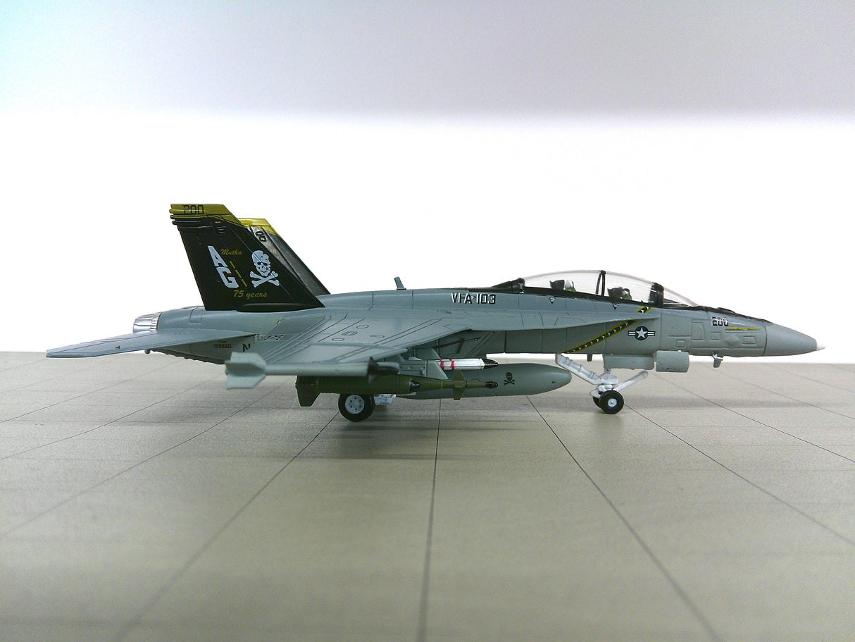 14+023 | 14+ Models 1:100 plastic | McDonnell Douglas F/A-18F 166620 VF-103 US Navy