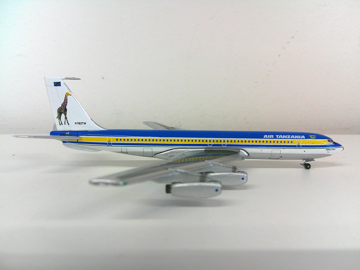 AC411196 | Aero Classics Models 1:400 | Boeing 707-300 Air Tanzania N762TW