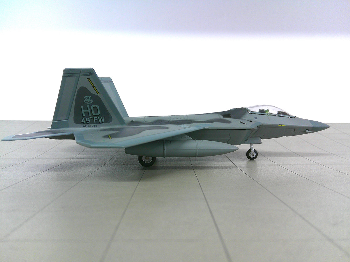 14+019 | 14+ Models 1:100 plastic | Lockheed F-22 05-088 HO US Air Force