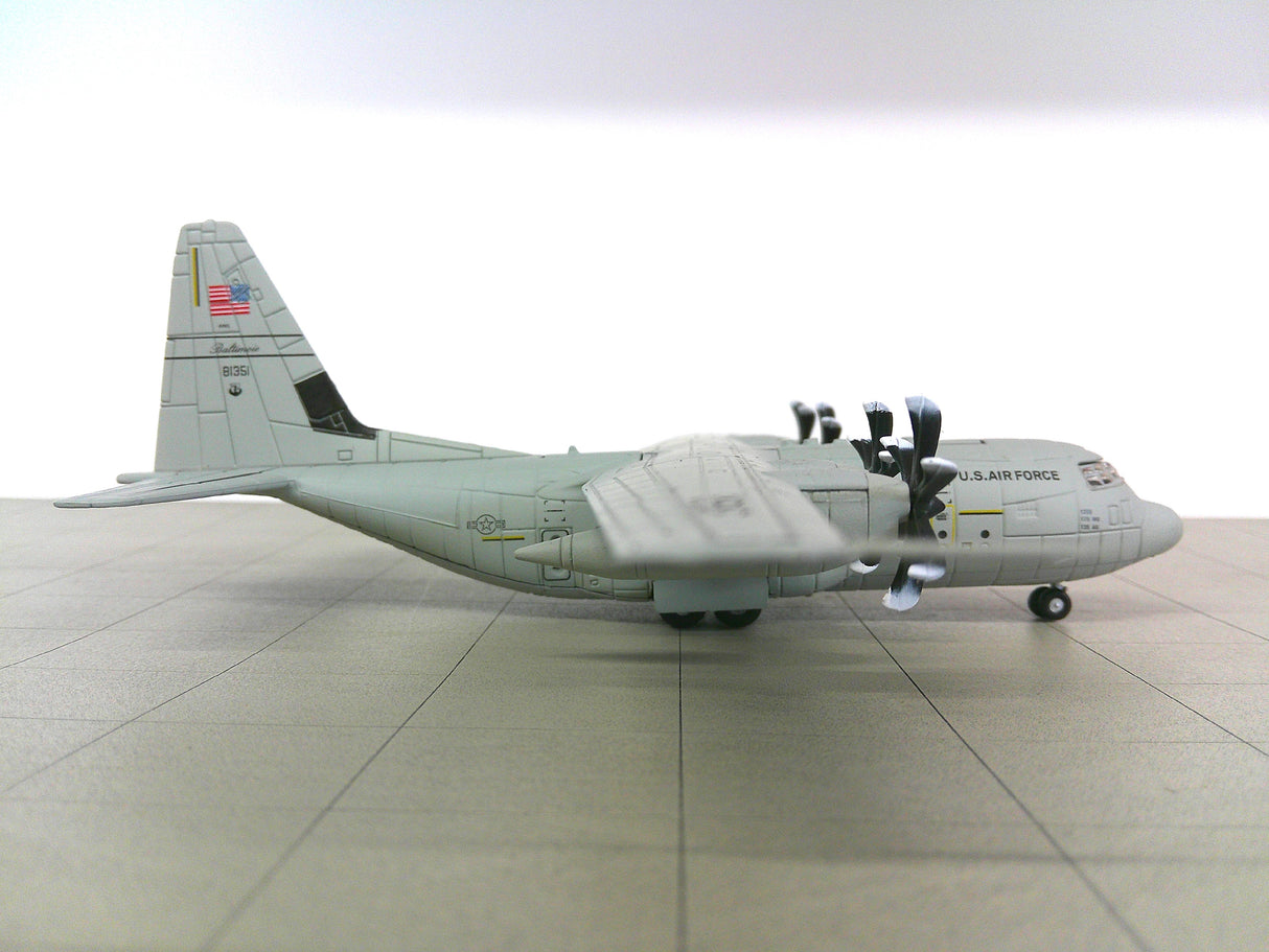 14+025 | 14+ Models 1:200 plastic | Lockheed C-130J 81351 US Air Force