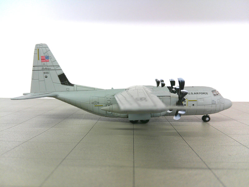 14+025 | 14+ Models 1:200 plastic | Lockheed C-130J 81351 US Air Force