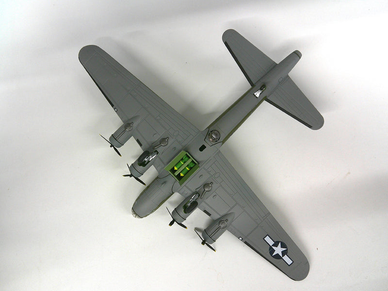 DRW51006 | Dragon Wings Warbirds 1:144 | Boeing B-17F 124562 "Skywolf" USAAF 358th BS **PRE OWNED**