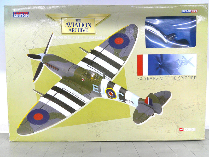 AA31921 | Corgi 1:72 | Supermarine Spitfire IX PT396 RAF D-Day markings (with Rolls Royce Merlin engine) ** PRE OWNED**