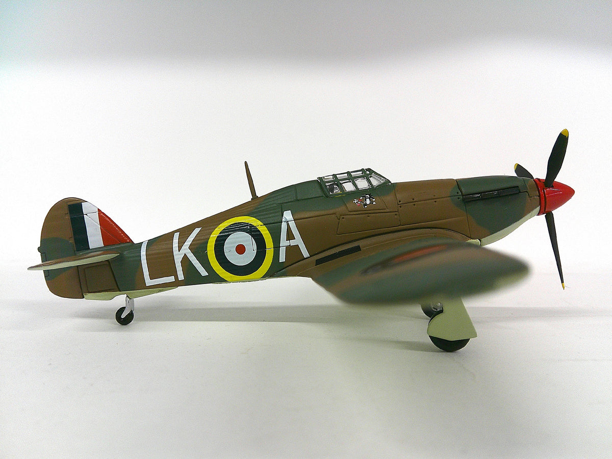 AA49104 | Corgi 1:72 scale | Hawker Hurricane I RAF with pilots notes **Pre Owned**