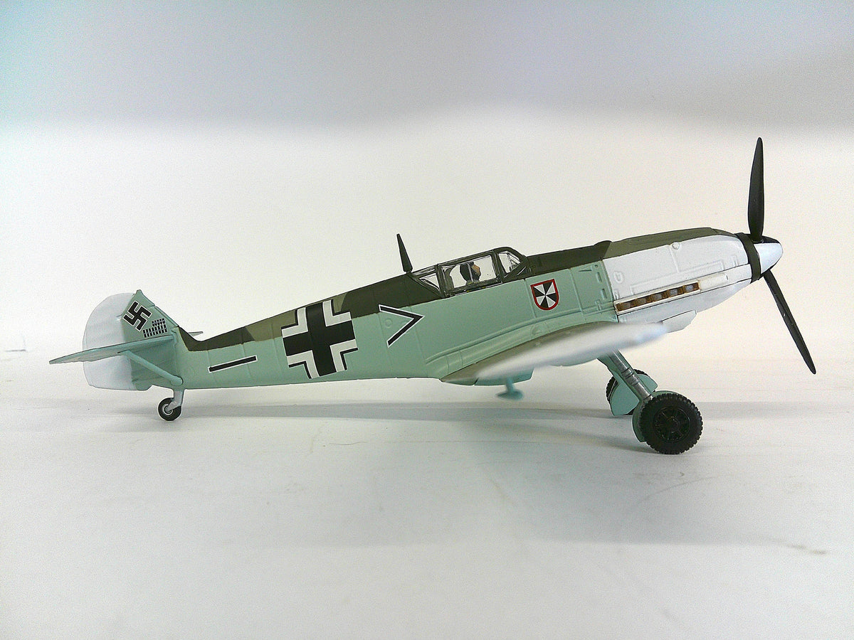 7103 | Carousel 1 1:48 Die-Cast | Messerschmitt 109E Luftwaffe JG3 'Franz von Werra' **Pre Owned**