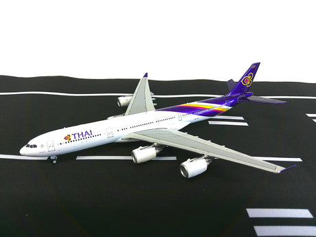 HX Models 1:400 scale die-cast metal Airbus A340-500 Thai HS-TLC model.