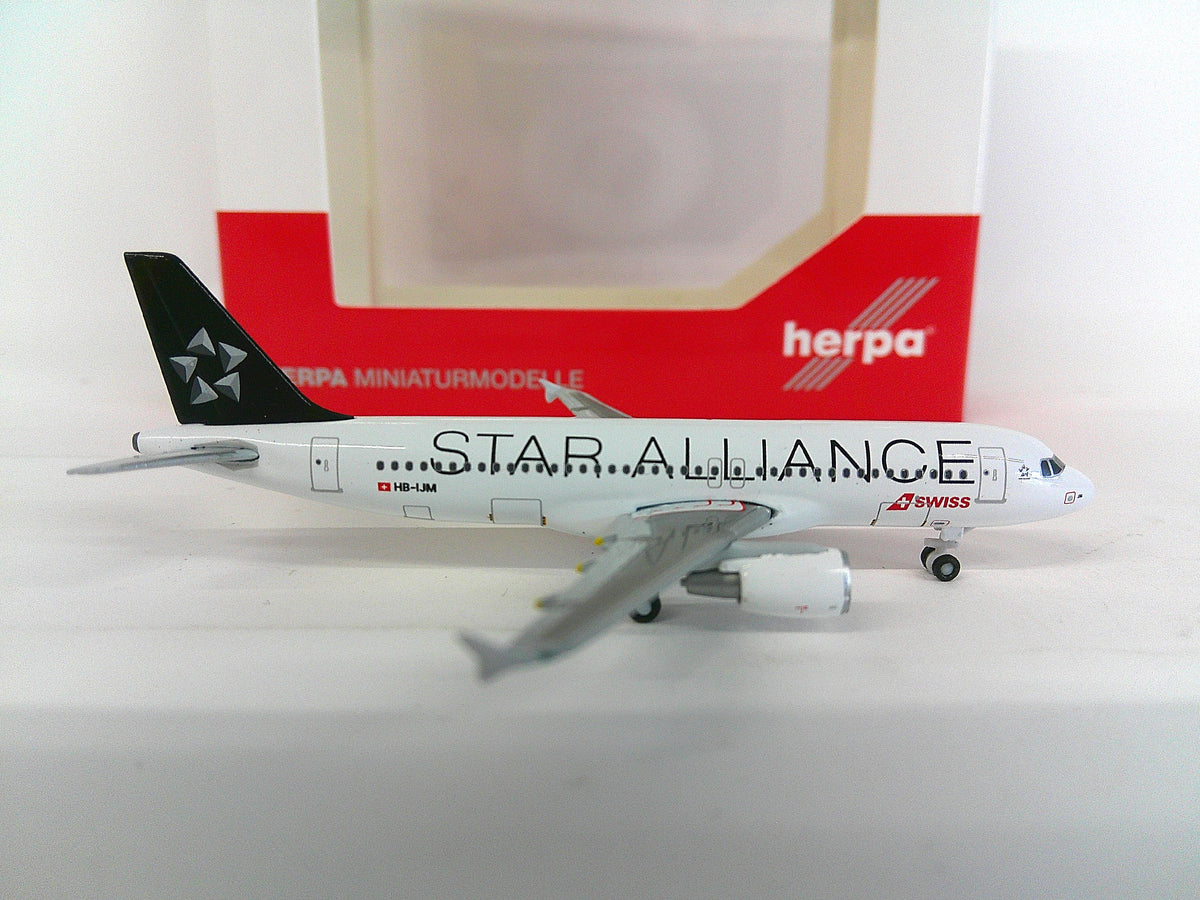 539463 | Herpa Wings 1:500 | Airbus A220 Swiss - Star Alliance HB-IJM