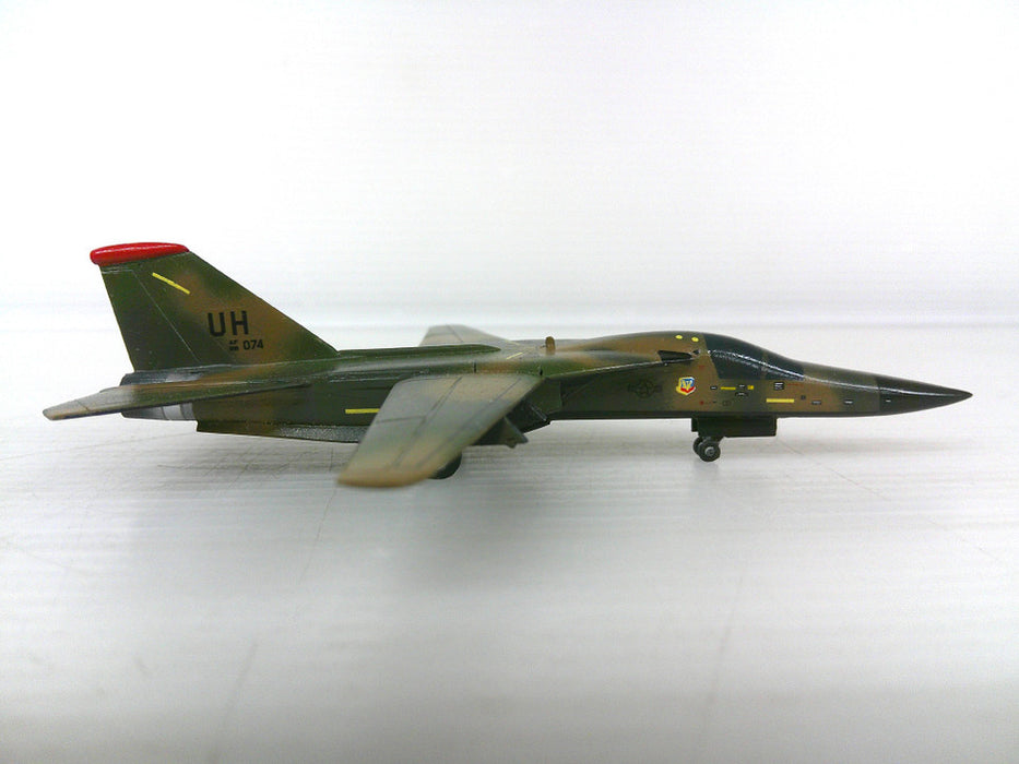 SFT003 | SkyFame Models 1:200 | F-111E Aardvark USAF 20TFW 1980's (camouflage)