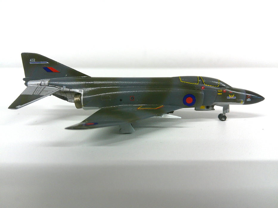 SF1006 | Skyfame Models 1:200 | McDonnell Douglas Phantom FGR.2 XV432, 14 sqn RAF | is due - see description