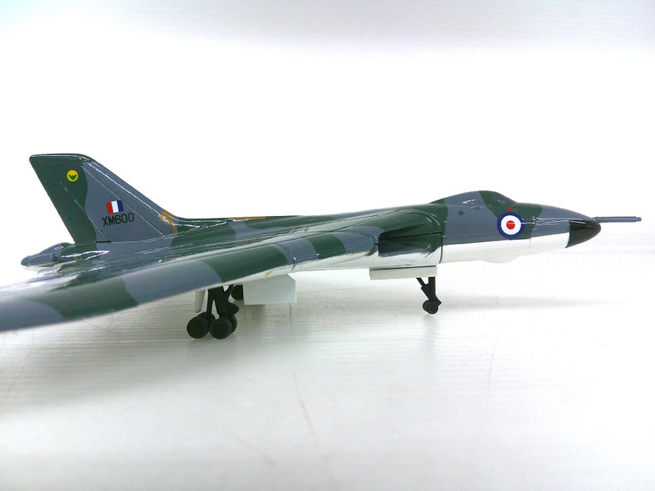 Skyline02 | Sky Classics 1:200 | Avro Vulcan RAF XM600 9 Squadron 'Camouflage'