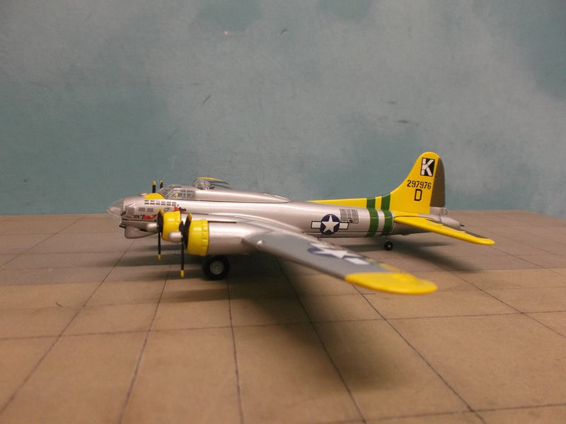 48201 | Corgi Military 1:144 | Boeing B-17G Flying Fortress 297976, USAAF, 'Bit'o' Lace'