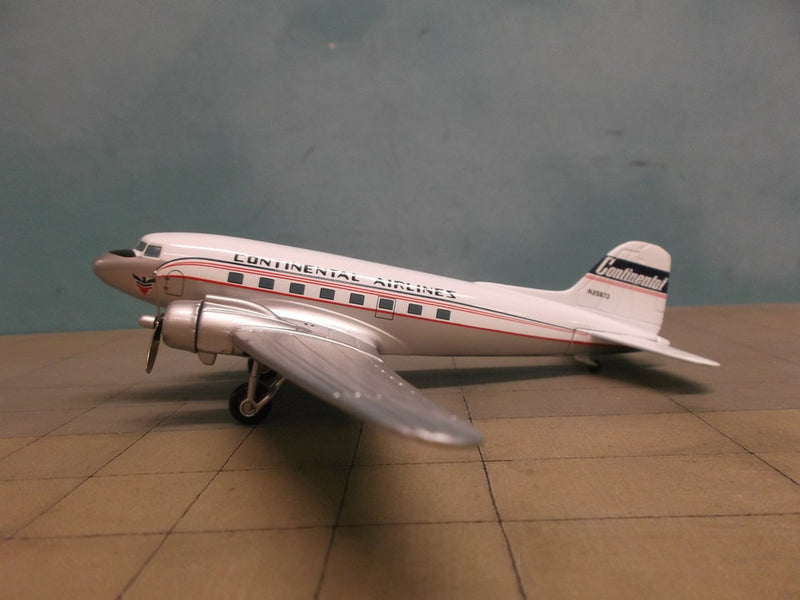 AA30001 | Corgi Airliner 1:144 | Douglas DC-3 N25673, Continental Airlines