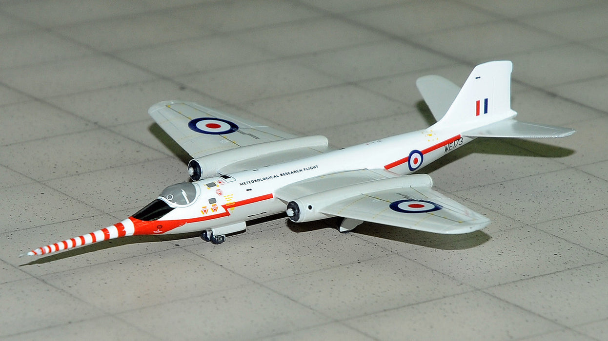 SF450 | SkyFame Models 1:200 | Canberra PR.3 Meterology Research Flight WE173 Snoopy