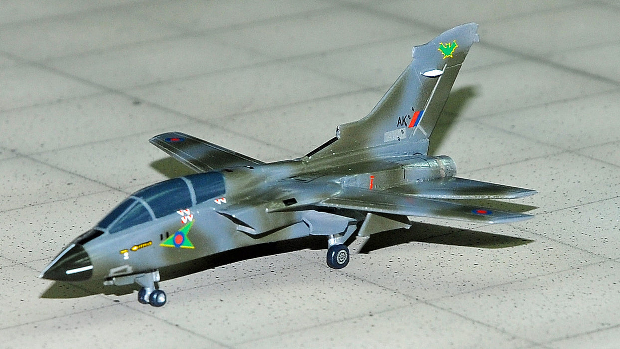 SF444 | SkyFame Models 1:200 | BAe Tornado GR.1 RAF 9 Squadron ZD996/AK Bruggen