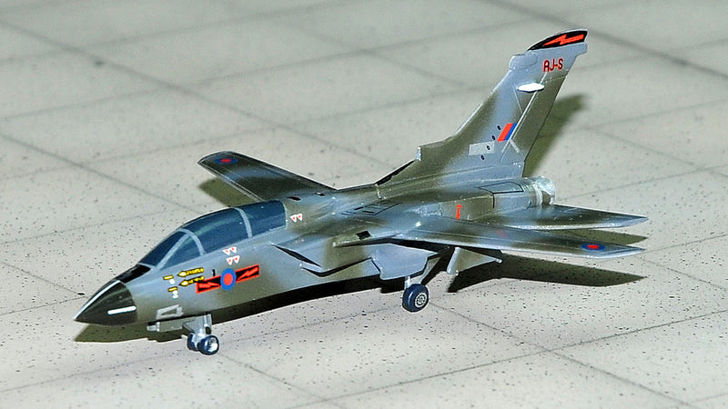 SF449 | SkyFame Models 1:200 | BAe Tornado GR.1 RAF 617 Squadron ZA598/AJ-S