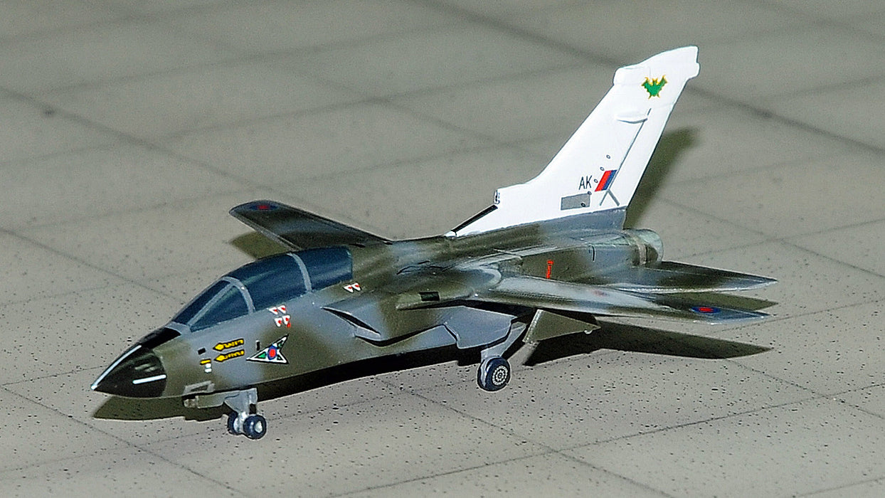 SF445 | SkyFame Models 1:200 | BAe Tornado GR.1 RAF 9 Squadron ZD996/AK Bruggen with white tail