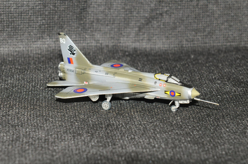 SF090 | SkyFame Models 1:200 | English Electric Lightning F.6 Camouflage XS904/BQ | is due - see description