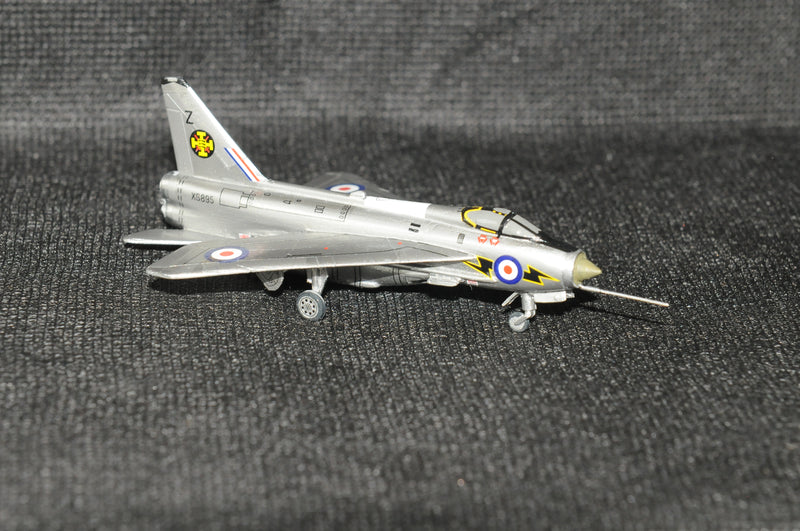 SF047 | SkyFame Models 1:200 | English Electric Lightning F.6, RAF Royal Air Force 111 Sqn. 'Z' XS895, RAF Leuchars