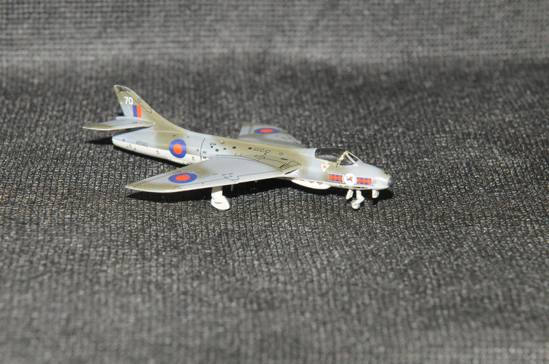 SF328 | Skyfame Models 1:200 | Hawker Hunter FGA9, '70' XE682, 45 Sqn, RAF Wittering