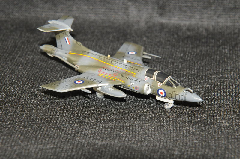 SF380 | Skyfame Models 1:200 | Blackburn Buccaneer S2A, XT287, 237 OCU, RAF Honnington | is due - see description
