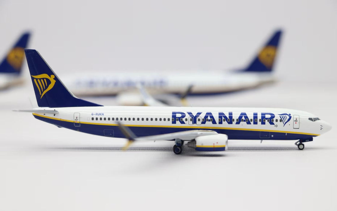 ARD4R | ARD Models 1:400 | Boeing 737-800 Ryanair  G-RUKN