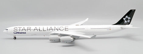 EW2346004 | JC Wings 1:200 | Airbus A340-600 Lufthansa Star Alliance Reg: D-AIHC With Stand