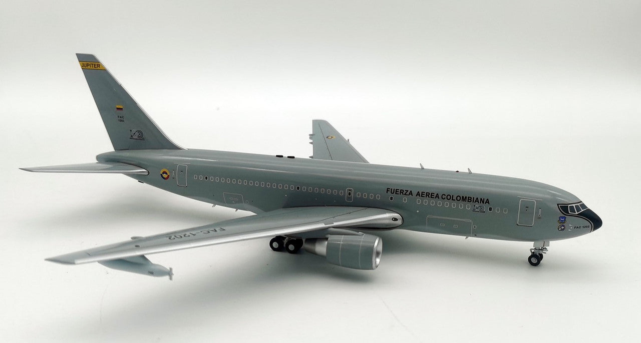 JP60762FAC1202 | JP60 Models 1:200 | Boeing KC-767-2J6ER Colombian AF FAC1202 (with stand)