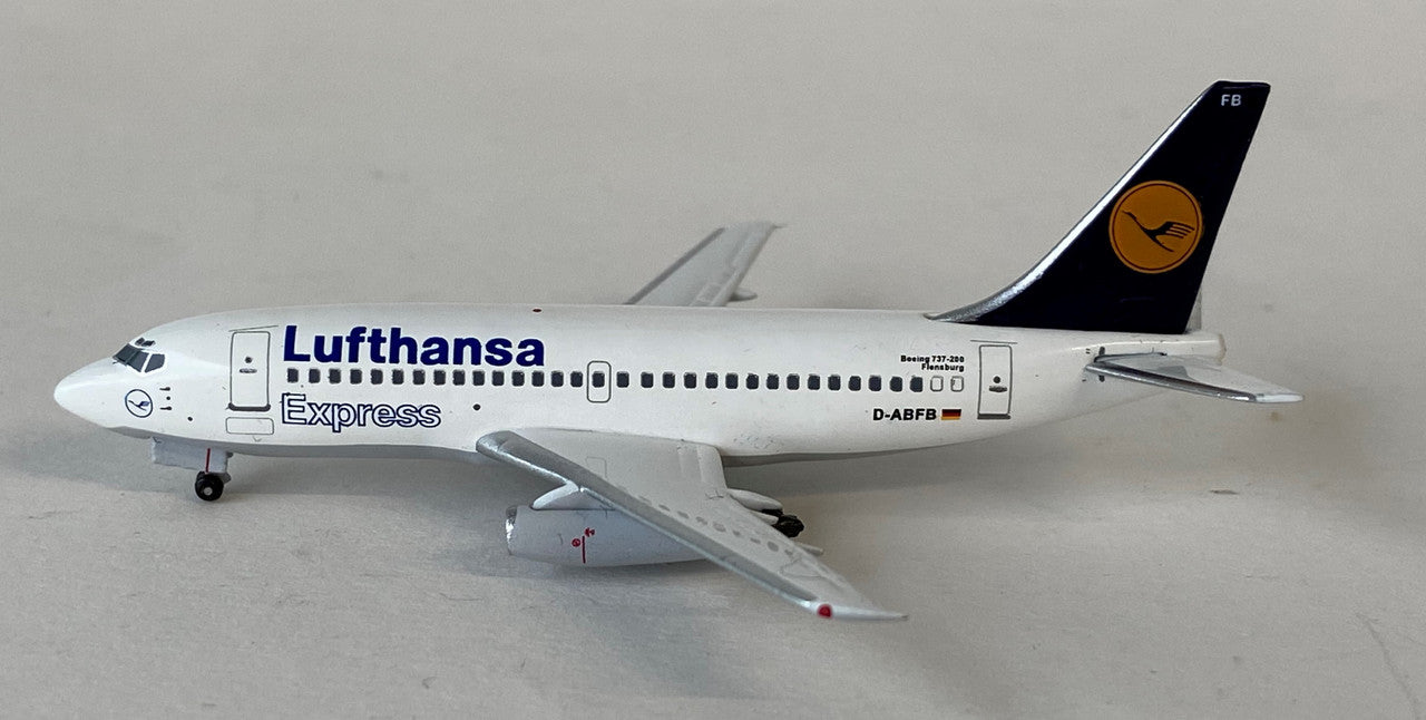 AC411046 | Aero Classics 1:400 | Boeing 737-230 Lufthansa Express D-ABFB