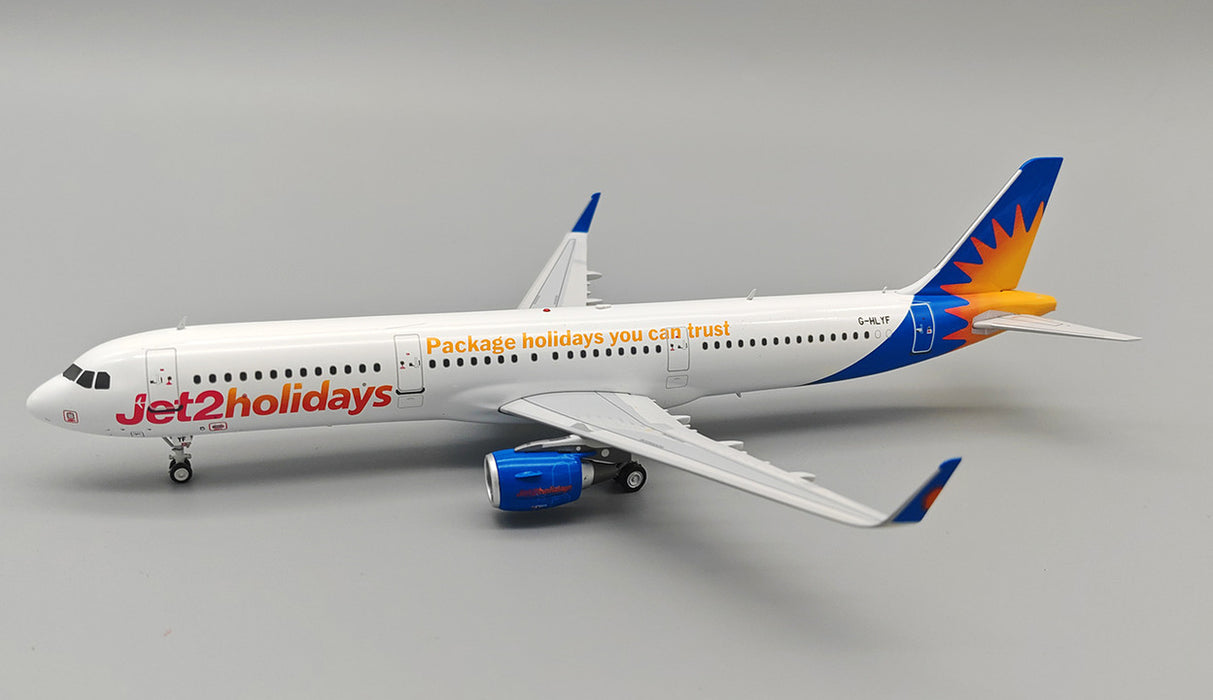 321-HLF | Blue Box Models 1:200 | Airbus A321-211 Jet 2 Holidays G-HLYF (with stand)