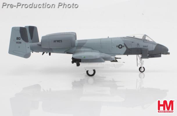 HA1340 | Hobby Master Military 1:72 | Fairchild Republic A-10A Thunderbolt II Warthog USAF, "Flipper" AF76-0530, 47th TFS, 1990 (w/12 x Mk.82, 2 x GBU-10, 6 x AGM-65, 2 x AIM-9)