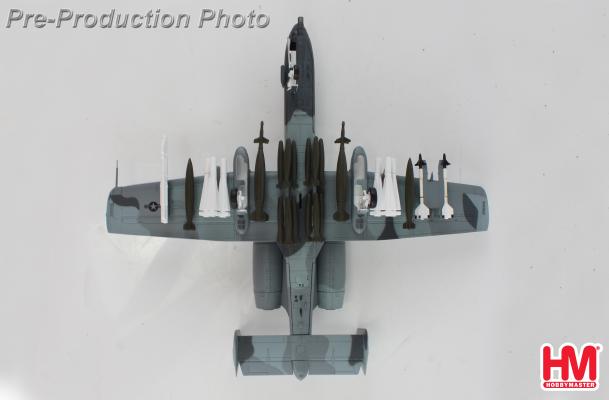 HA1340 | Hobby Master Military 1:72 | Fairchild Republic A-10A Thunderbolt II Warthog USAF, "Flipper" AF76-0530, 47th TFS, 1990 (w/12 x Mk.82, 2 x GBU-10, 6 x AGM-65, 2 x AIM-9)
