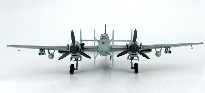 HA1803 | Hobby Master Military 1:72 | Messerschmitt Bf 110G-4 Luftwaffe G9+EF Major Heinz-Wolfgang Schnaufer, IV/NJG 1, St Trond, Oct 1944