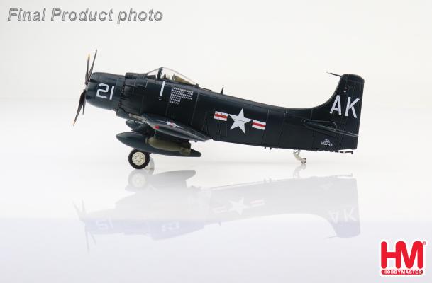 HA2918 | Hobby Master Military 1:72 | Douglas AD-3 Skyraider 122743 VMA-121 USMC 1942